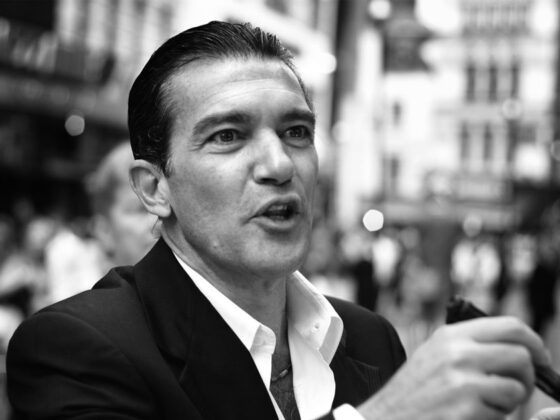 Nu se stie daca Antonio Banderas va fi designer vestimentar pentru femei sau barbati, stilul sau personal fiind bine conturat, astfel ca, cel mai bun pariu este ca stilul sau se va adresa celor energici.