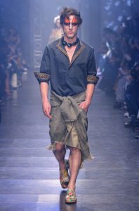 tendinte-vestimentare-femei-Vivienne-Westwood-primavara-vara-2016-002