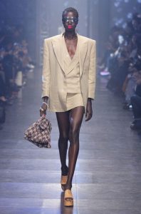 tendinte-vestimentare-femei-Vivienne-Westwood-primavara-vara-2016-005
