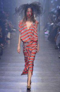 tendinte-vestimentare-femei-Vivienne-Westwood-primavara-vara-2016-011