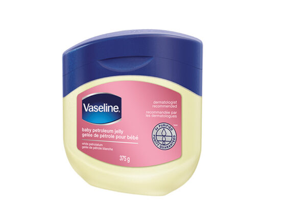 Beneficii vaselina, utilizari si intrebuintari. Vaselina are proprietati emoliente: ea inmoaie si catifeleaza coturile uscate sau crapate de lipsa umiditatii pe timp de iarna.