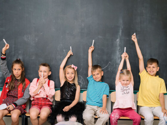 Cele mai multe “batai de cap” pe care le-am avut in activitatea mea profesionala ca si terapeut au fost cele generate de intelegerea felului in care functioneaza intreaga familie si Nu copilul.