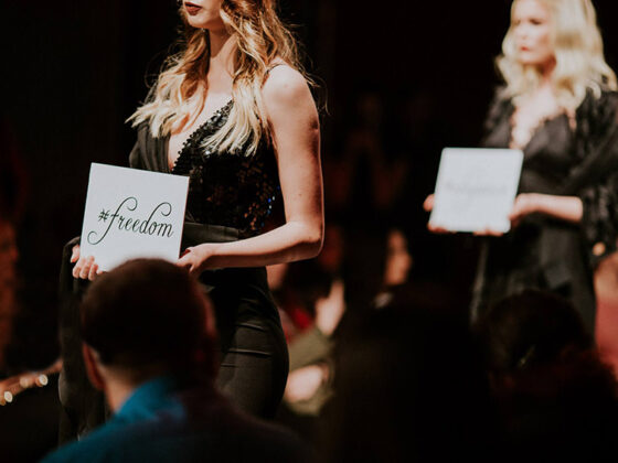 Dupa o prezentare de succes in cadrul Romanian Fashion Philosophy, Larisa Lupoiu a fost propusa sa reprezinte Romania la Serbia Fashion Week.