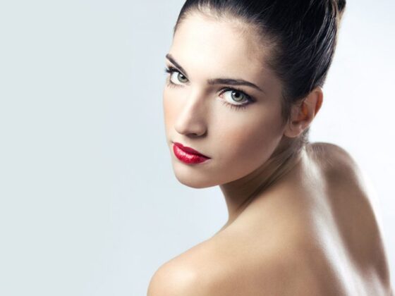 Pentru a fi frumoasa in sezonul calduros, foloseste blush de culoarea trandafirului pentru a iesi in evidenta