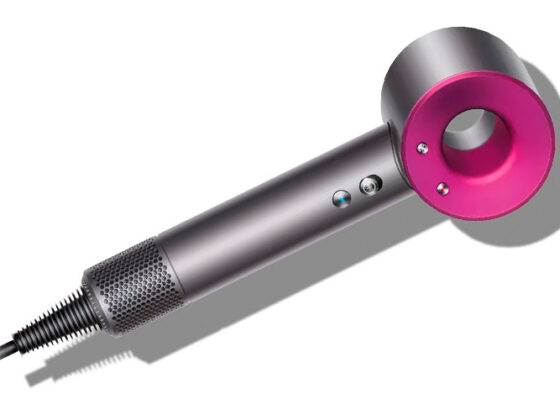 Dyson Supersonic are un termistor inteligent care masoara temperatura de 20 de ori pe secunda, astfel incat, esti protejata de daunele cauzate de caldura, parul nepierzandu-si stralucirea si aspectul sanatos.
