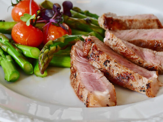 Luam foarte multe substante nutritive din vegetale, conditia esentiala fiind aceea de a avea o alimentatie echilibrata. Asa ca, se pune intrebarea: mai avem nevoie de carne?