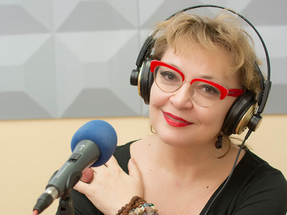 Mihaela Tatu a fost primul realizator TV care a reusit, in cadrul emisiunilor sale, sa atraga atentia telespectatorilor asupra problemelor reale cu care se confrunta femeia in societatea romaneasca.