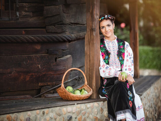 Va provoc sa reinviem traditia, sa aducem la adevarata valoare costumul popular si sa il purtam cu mandrie!