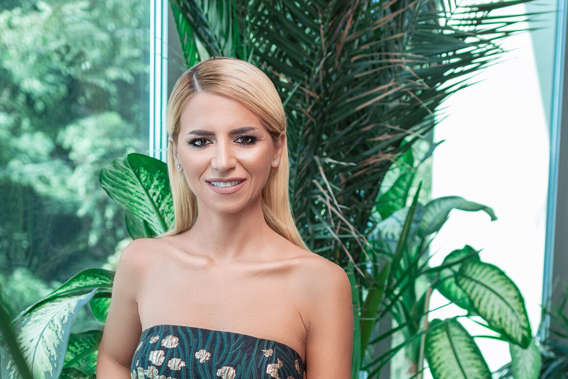 Ne bucuram sa ne intalnim si in aceasta luna cu Revista Famost noiembrie 2019, o luna noiembrie care marcheaza sfarsitul anotimpului de tranzitie de la temperaturile calde la cele reci.
