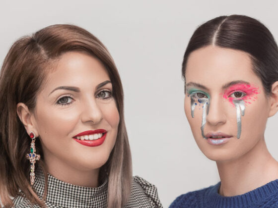 Fashion make-up se refera la machiajul executat pentru scena, podium, machiajul spectacolelor, prezentarilor sau al editorialelor de moda.