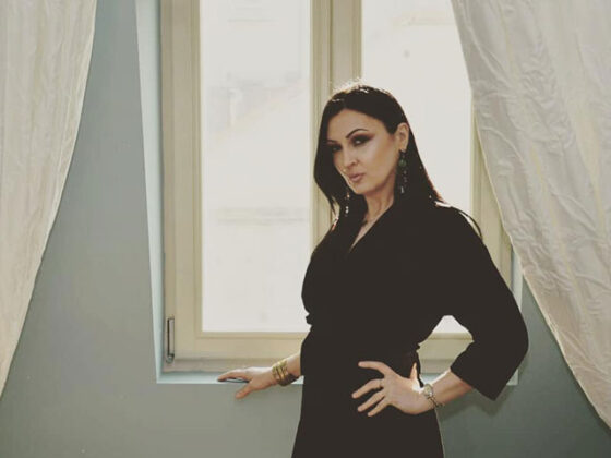 Simona Simionescu Dinu, invitata noastra, are toate motivele sa fie o reprezentanta de succes a frumusetii, atat prin prezenta ei, cat si prin activitatile in care se dedica trup si suflet.