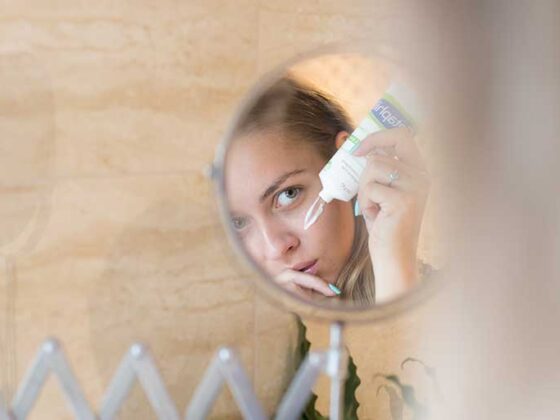 Ingrijirea tenului la domiciliu se afla mereu pe lista noastra, dar de fiecare data neglijam acest aspect, gasind diverse motive pentru a ne scuza.