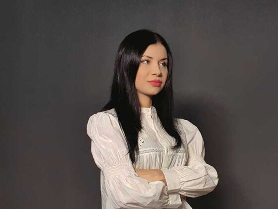 Ana Maria Ducuta si-a inceput cariera la varsta de sapte ani cand era singurul copil din Romania angajat a unui post de radio.