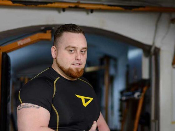 Florin Lupas este considerat ca fiind cel mai puternic roman, reusind sa ajunga multiplu campion national de powerlifting.