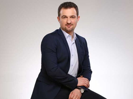 Dr. Oltjon Cobani este o personalitate care a reusit sa devina un reper in chirurgia estetica autohtona, dovada fiind multitudinea de clienti care ii calca pragul.