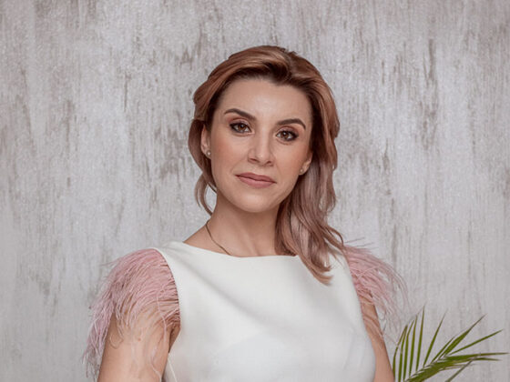 Cu editia revistei Famost aprilie 2021, intram in cel de-al optulea an al existentei noastre ca publicatie independenta de lifestyle, un an in care speram sa performam mai bine si sa ne autodepasim.