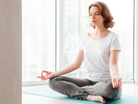 Meditatia poate avea o serie de specificatii, poate insemna multe lucruri: te poti concentra pe respiratie, poti face o scanare blanda asupra senzatiilor de pe corp, iti poti calma vizualizarile, poti repeta o mantra.
