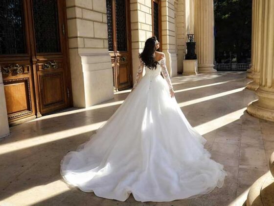 Aryanna Karen este brandul creat in 2014 de Ana Maria Lungu, designer de moda din Romania specializat in crearea rochiilor de mireasa,