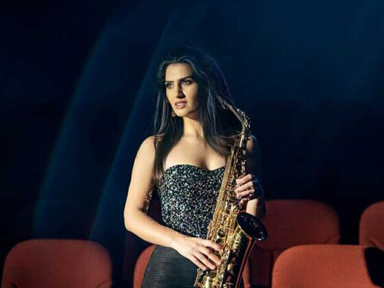 laudia Marin aka Mrs. Saxy considera ca muzica poate fi un medicament pentru suflet - o frumoasa si talentata cantareata din Brasov.
