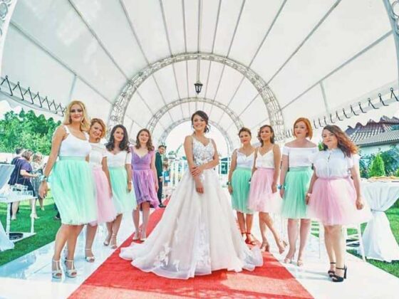 Fan Fashion este brandul de familie care da culoare evenimentelor tale, brand care ne este prezentat in continuare de Daniela Sala prin intermediul unui frumos interviu.