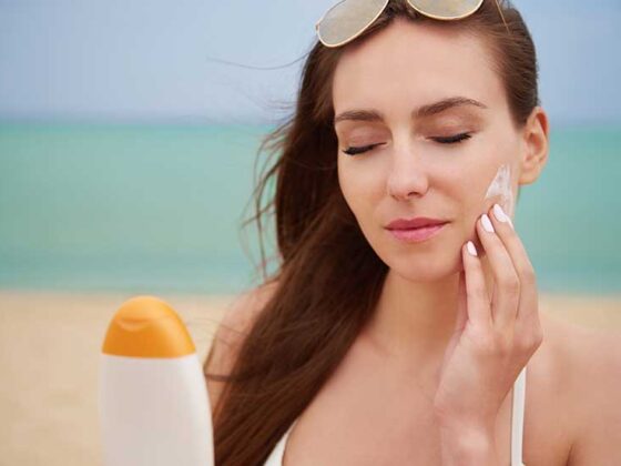 Cremele de protectie solara chimice absorb lumina UV in piele, convertind-o in caldura si dezactivand-o. Ce trebuie sa stii despre ele …