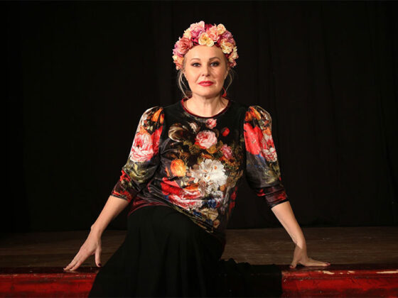 Tania Popa a obtinut premiul pentru cea mai buna actrita cu spectacolul ,,Fata din curcubeu”, text si regie Lia Bugnar la Festivalul international al teatrului de studio, Pitesti, 2012.