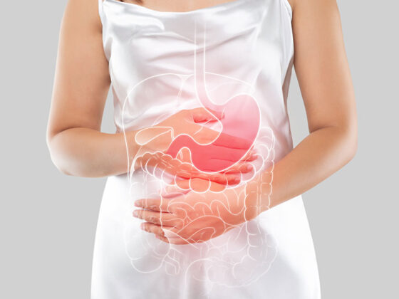 Sunt de evitat alimentele grase, alcoolul, cafeaua, ciocolata, dulciurile in general, dar si alimentele pe baza de lactate si grau. Toate acestea contribuie la reflux si arsuri la stomac.