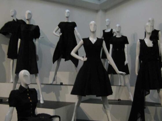 Little Black Dress a fost un succes imens si o dovada este faptul ca vorbim exact despre ea, un succes datorat simplitatii si versatilitatii.