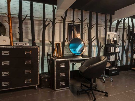 Snob blowdry bar and more este o noua locatie din Bucuresti care ofera servicii de calitate ce combina atmosfera unei cafenele cu utilitatea unui Spa pentru par.