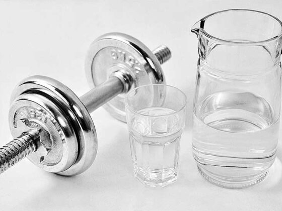 Pentru un metabolism eficient trebuie sa ne dedicam cel putin doua zile pe saptamana antrenamentelor cu greutati care angreneaza grupele musculare majore ca picioarele, soldurile, spatele, abdomenul, pieptul, umerii, bratele.
