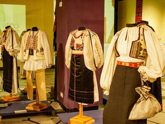 De Ziua Universala a Iei vizitatorii au fost invitati sa descopere traditii si obiceiuri, sa ia parte la sezatori si sa asculte povesti si mituri.