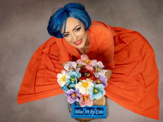 Cristina Constanţa Cristache a dat naştere brandului Blue19byCris, care prin intermediul frumuseţii florilor şi a aranjamentelor florale aduce bucurie în viaţa fiecăruia dintre noi.