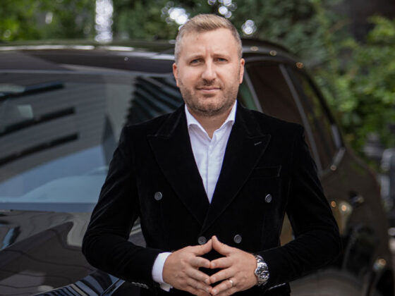 Revista Famost noiembrie 2023 îl aduce în atenţie pe Dragoş Dumitraşcu, fondator Privilege Automotive: copertă şi interviu la interior.
