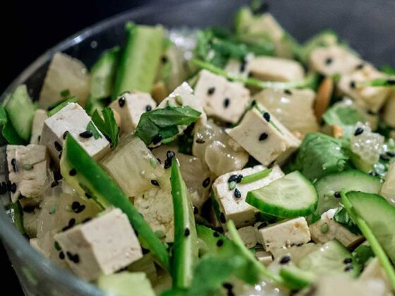 Tofu poate fi consumat în varianta de omletă, prăjit, crocant, copt, un aliment pentru toată lumea dacă găseşti reţetele care să fie pe gustul tău.