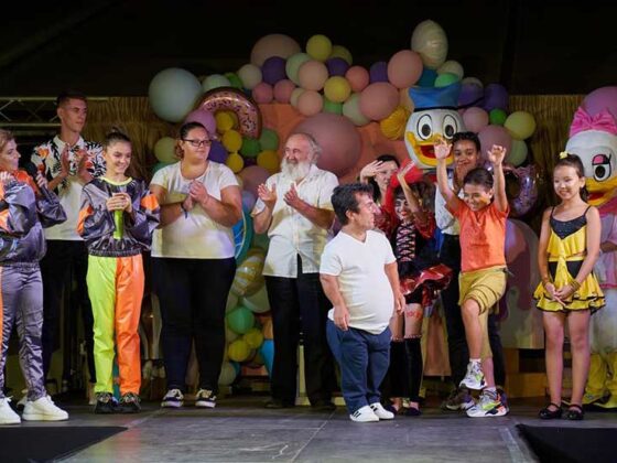 Evenimentul “This is me!” are ca motto “Suntem diferiți, din fericire!” şi încearcă să ajute copiii să înţeleagă diversitatea de gen şi frumuseţea.