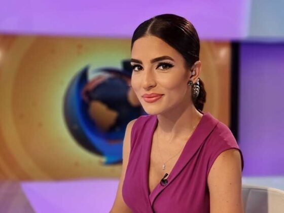 Anca Dumitrescu a terminat Facultatea de Relaţii Economice Internaţionale din cadrul Academiei de Studii Economice, visul de a lucra în televiziune luând naştere odată cu intrarea în echipa Digi24