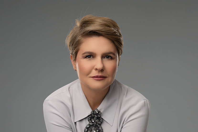 Dr. Irina Arsene, jurnalista Madalina Lambrinoc, Dr. Cezar Şindilă, designerul vestimentar Diana Boldeanu şi Anca Ican sunt doar câteva nume prezente în revista Famost iunie 2024.