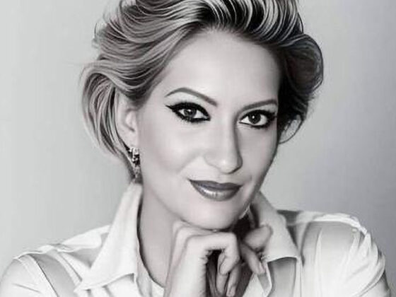 O mare iubitoare a muzicii clasice şi a artei, Gabriela Cristea afirmă că pe scenă se simte cel mai bine, acolo e având posibilitatea să îşi etaleze toate sentimentele şi trăirile.