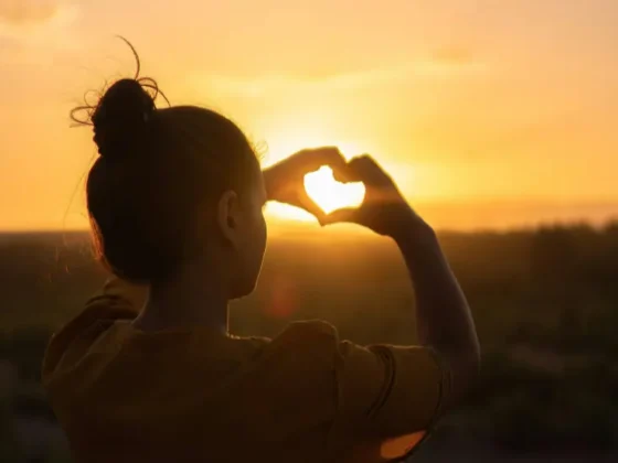 Conceptul iubire de sine trebuie să fie cultivat de fiecare dintre noi, pentru fi mai bine în mod real cu noi înşine şi o poţi face adoptând o mentalitate puternică de creştere ori de câte ori eşti în faţă cu o anumită sarcină.