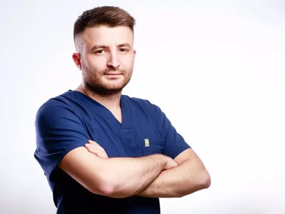 Dr. Cezar Şindilă consideră că educarea pacientului cu privire la menţinerea unei igiene orale corecte este foarte importantă pentru a preveni apariţia unor afecţiuni dentare.