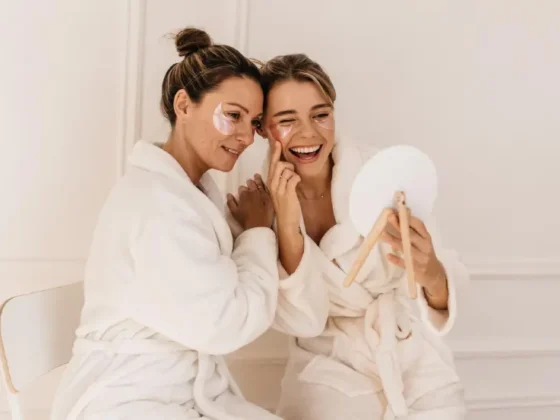 Pierderea colagenului poate fi întârziată introducând adoptând un stil de viaţă sănătos, introducând în rutina beauty tratamente cosmetice şi consumând alimente corespunzătoare.