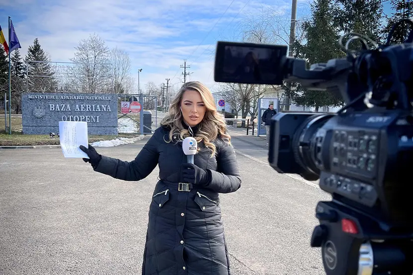 Mădălina Lambrinoc a făcut ani de teren cu ştiri la zi, zăpezi, accidente, morţi, incendii, justiţie, poliţie, armată, continuând ulterior cu ştiri pe divertisment.