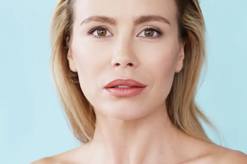 Revolumizarea buzelor este un tratament tratament care se bazează pe injectarea fillerelor cu acid hialuronic şi considerat cel mai bun tratament antiaging pentru zona buzelor.