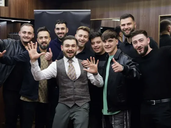 Pentru a celebra 9 ani de tradiţie, „Bărbierii" a organizat un eveniment deosebit la locația din Str. Gh. Manu nr. 14, unde invitații s-au bucurat de compania prietenoasă și de daruri alese.