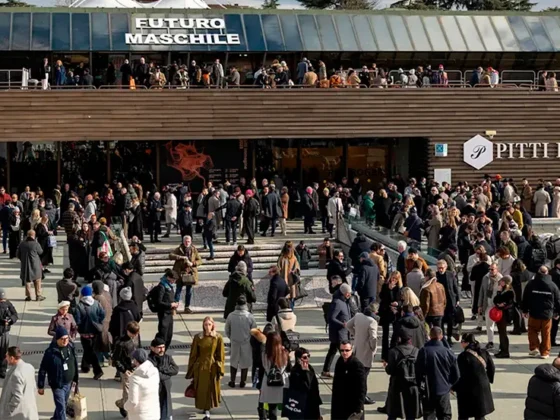 Pitti Uomo 107 a înregistrat un număr de aproximativ 20000 de expozanţi, toate cifrele reprezentând un semnal pozitiv și important deopotrivă pentru moda masculină italiana şi internațională.