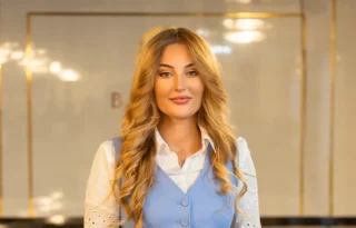 Mihaela Ciuraru, fondator Emthrive, Corina Nenciu, fondator Naivee, Daniela Voica sunt doar câțiva din invitații revistei Famost ediția lunii iulie 2025, la care adăugăm multe articole la fel de interesante și utile.