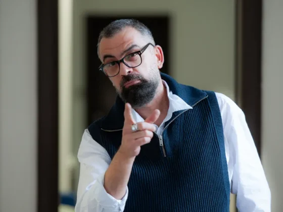 Valorile în care crede Adrian Stoica sunt bunul-simț, loialitatea și umorul, dar și în curajul de a spune adevărul, chiar și atunci "când dă cu virgulă".