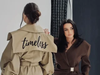 Creațiile semnate de Julia Taban sunt un simbol al rafinamentului modern, oferind femeilor posibilitatea de a-și exprima personalitatea prin materiale premium și un design minimalist care depășește barierele tendințelor trecătoare din modă.
