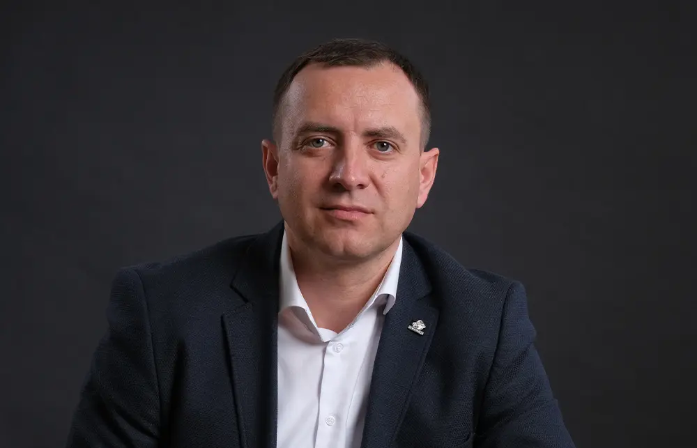 În noua ediție Famost septembrie 2026, te invităm să îl descoperi pe Bogdan Buzu-Vasilache pe copertă, alături de ghiduri esențiale de modă pentru noul sezon, noutăți din îngrijirea pielii, recomandări literare și articole inspiraționale de lifestyle create pentru a-ți îmbogăți viața.
