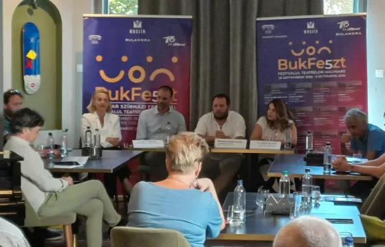 BukFeszt5 aduce în Capitală 13 spectacole ale teatrelor maghiare din România, prezentate pe scenele Teatrului Național „I.L. Caragiale” din București, Teatrului Odeon și Teatrului Bulandra.